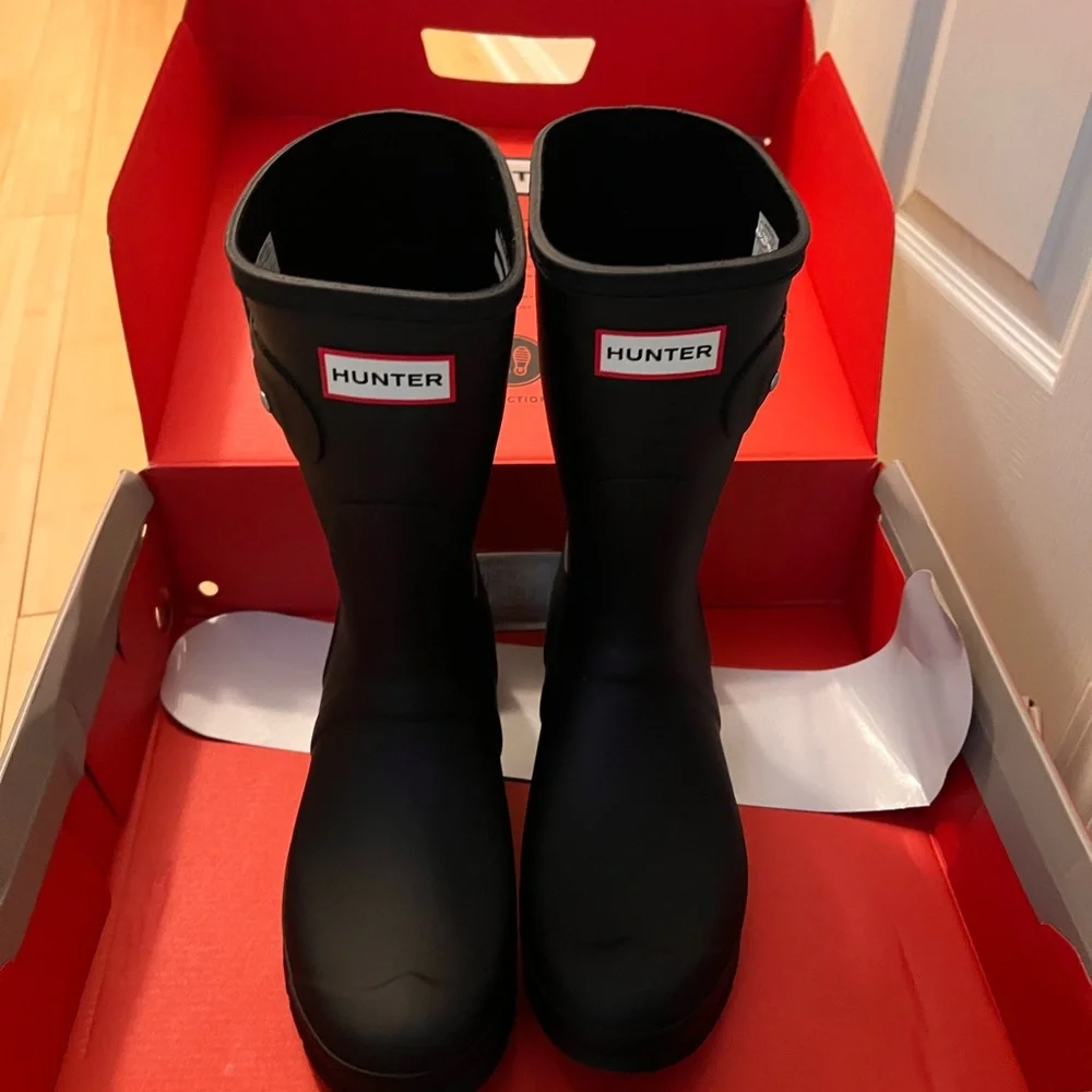 NWT Hunter Black boots in box - Picture 7 of 7